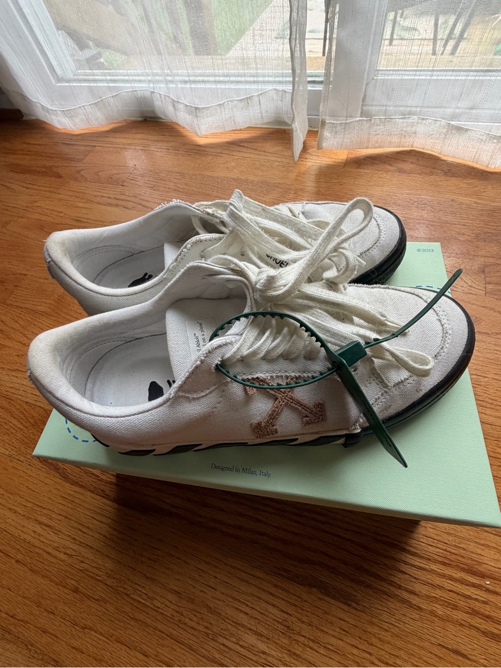 Off-White Women's White Canvas Low-Top Sneakers with Beige Logo